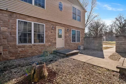 Exterior - 829 Johnson St #B, Porter, IN 46304 photo 4 of 5
