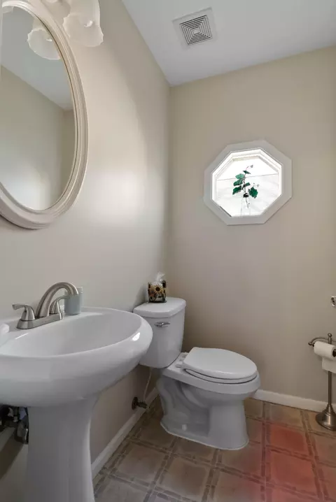Bath - 829 Johnson St #B, Porter, IN 46304 photo 3 of 3