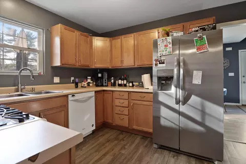 Kitchen - 829 Johnson St #B, Porter, IN 46304 photo 2 of 2