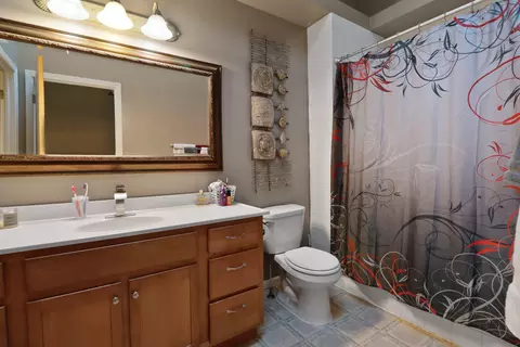 Bath - 829 Johnson St #B, Porter, IN 46304 photo 1 of 3