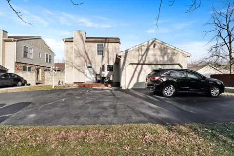 829 Johnson St #B, Porter, IN 46304