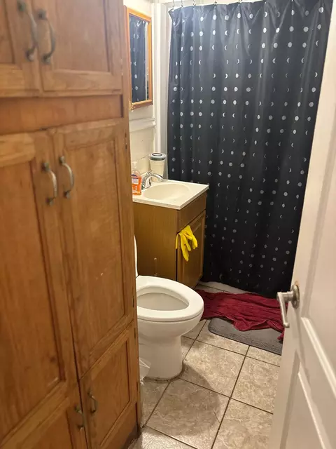 Bath - 619 Taney St, Gary, IN 46404 photo 1 of 2