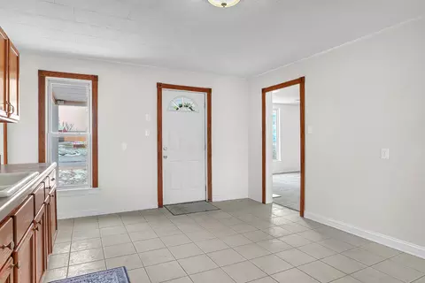 105 E Bates St, Hebron, IN 46341 photo 4