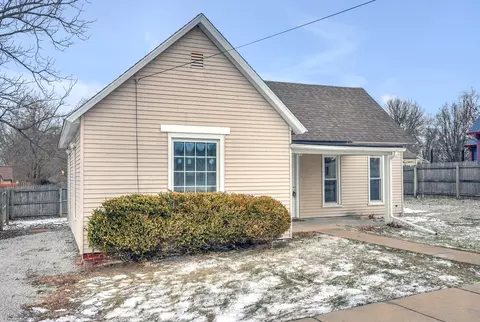 105 E Bates St, Hebron, IN 46341 photo 2