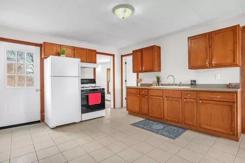 105 E Bates St, Hebron, IN 46341 photo 5