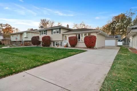 Exterior - 8036 Beech Ave, Munster, IN 46321 photo 2 of 7