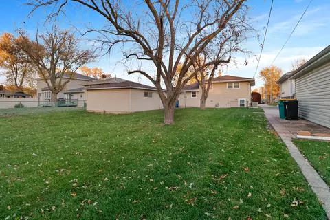 Exterior - 8036 Beech Ave, Munster, IN 46321 photo 5 of 7