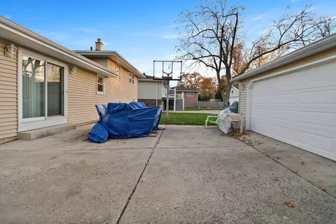 Exterior - 8036 Beech Ave, Munster, IN 46321 photo 3 of 7