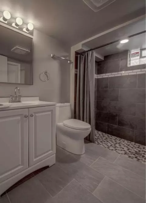 Bath - 6568 Miller Ave, Gary, IN 46403 photo 1 of 3