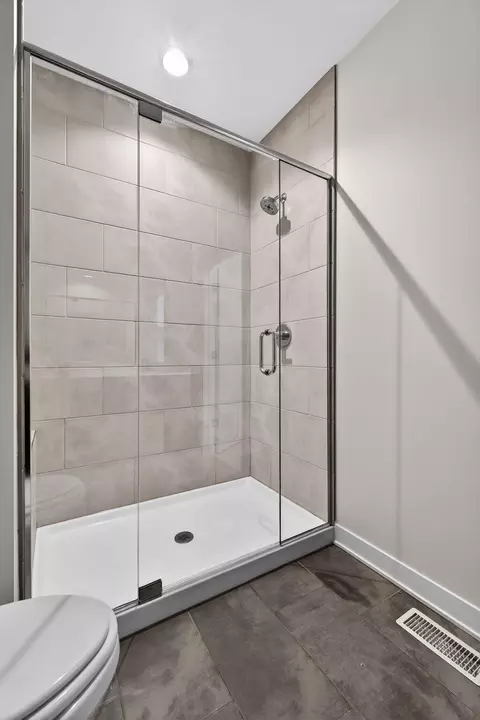 Bath - 347 Sawgrass Dr, Crown Point, IN 46307 photo 3 of 4