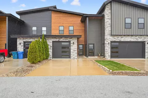 347 Sawgrass Dr, Crown Point, IN 46307