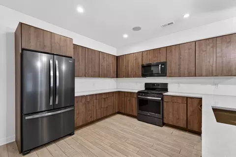 Kitchen - 347 Sawgrass Dr, Crown Point, IN 46307 photo 3 of 5