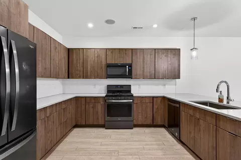 Kitchen - 347 Sawgrass Dr, Crown Point, IN 46307 photo 2 of 5