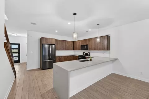 Kitchen - 347 Sawgrass Dr, Crown Point, IN 46307 photo 4 of 5