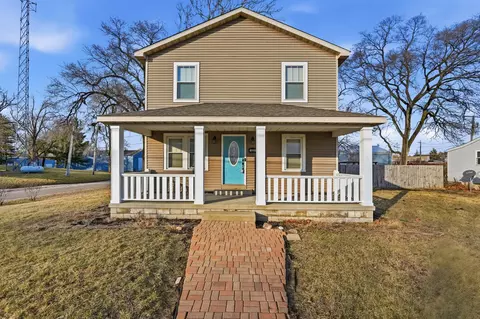 122 9th St, De Motte, IN 46310