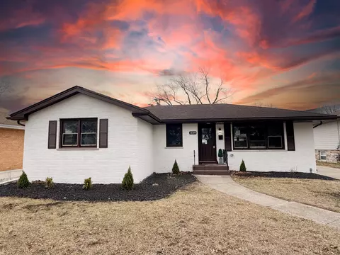 Exterior - 1608 Tulip Ln, Munster, IN 46321 photo 1 of 2