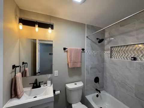 Bath - 1608 Tulip Ln, Munster, IN 46321 photo 1 of 6