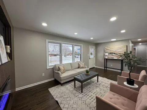 Living - 1608 Tulip Ln, Munster, IN 46321 photo 3 of 4