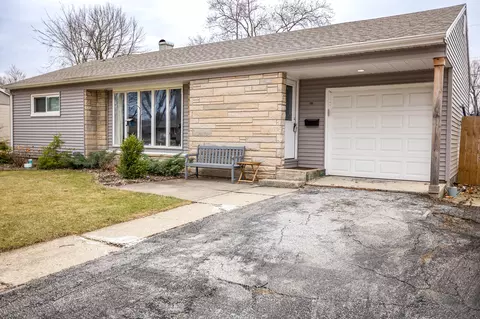 903 S Main St, Crown Point, IN 46307