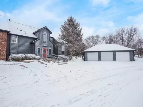 1300 Winding Ridge Ln #D8, Valparaiso, IN 46383