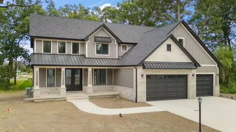 13822 Waterleaf Dr, Saint John, IN 46373
