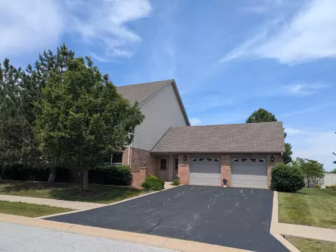11010 Beacon Ct, Saint John, IN 46373