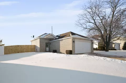 520 Pheasant Run Dr, Hobart, IN 46342 photo 3