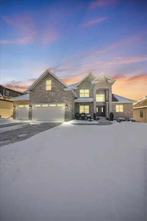 9317 Michigan Dr, Crown Point, IN 46307