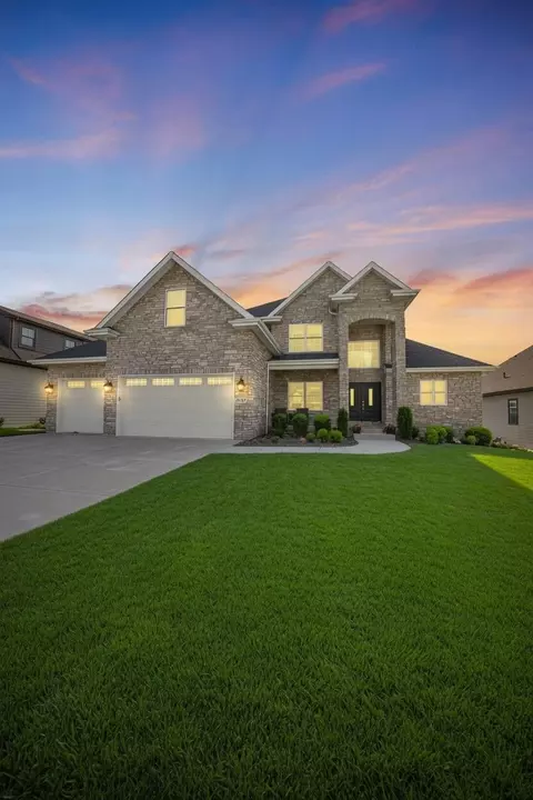 9317 Michigan Dr, Crown Point, IN 46307