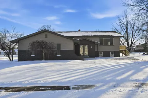 2008 Sir Richard Rd, Schererville, IN 46375