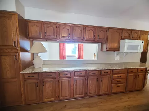 Kitchen - 13291 County Rd 700, De Motte, IN 46310 photo 4 of 5