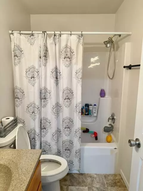 Bath - 1781 Kelly Ct, Wheatfield, IN 46392 photo 3 of 4