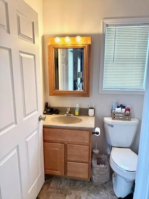 Bath - 1781 Kelly Ct, Wheatfield, IN 46392 photo 1 of 4
