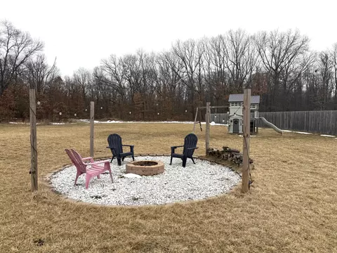 Exterior - 1781 Kelly Ct, Wheatfield, IN 46392 photo 9 of 10