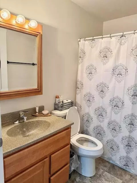 Bath - 1781 Kelly Ct, Wheatfield, IN 46392 photo 4 of 4