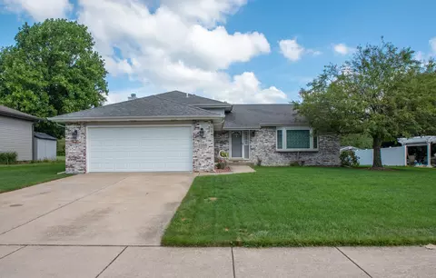 13100 Snowberry Ln, Saint John, IN 46373