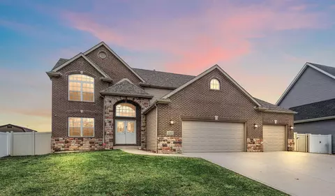1089 Lakeview Dr, Hobart, IN 46342