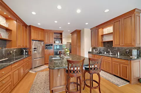 Kitchen - 955 Killarney Dr, Dyer, IN 46311 photo 3 of 4