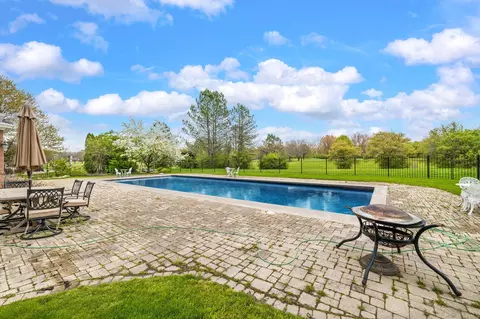 Exterior - 955 Killarney Dr, Dyer, IN 46311 photo 5 of 8