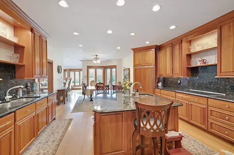 Kitchen - 955 Killarney Dr, Dyer, IN 46311 photo 4 of 4