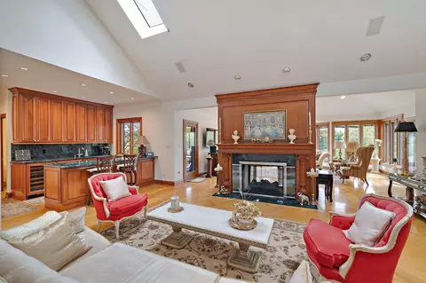 Living - 955 Killarney Dr, Dyer, IN 46311 photo 3 of 7