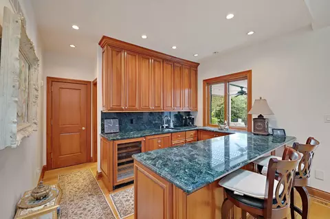 Kitchen - 955 Killarney Dr, Dyer, IN 46311 photo 2 of 4