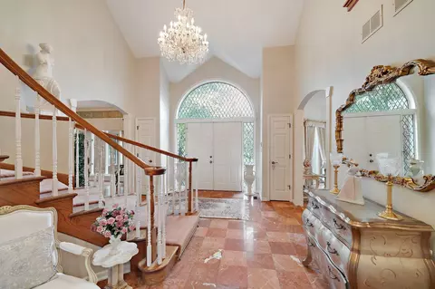 Entry Way - 955 Killarney Dr, Dyer, IN 46311 photo 1 of 7