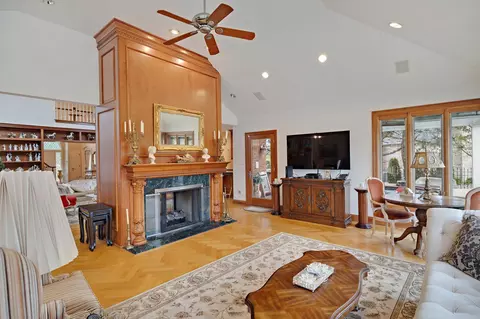 Living - 955 Killarney Dr, Dyer, IN 46311 photo 4 of 7