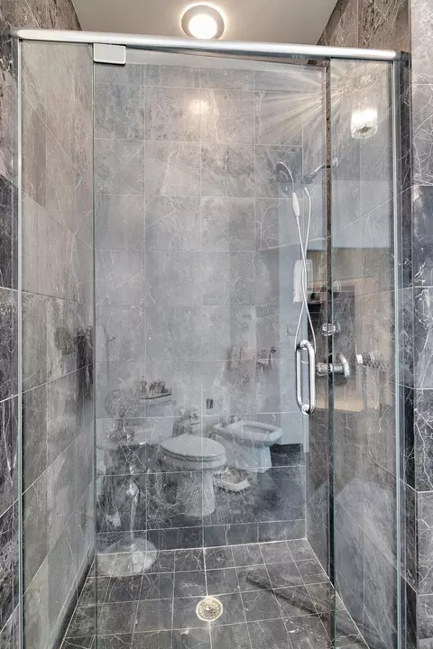 Bath - 955 Killarney Dr, Dyer, IN 46311 photo 5 of 10
