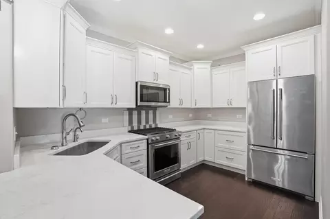 Kitchen - 9170 W 107th Pl, Saint John, IN 46373 photo 3 of 4