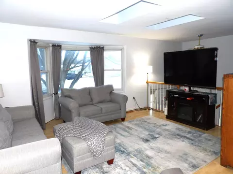 Living - 79 Maple Ct, Hebron, IN 46341 photo 1 of 1
