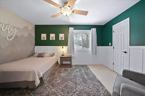Bedroom - 2131 E 9th Pl, Hobart, IN 46342 photo 3 of 4