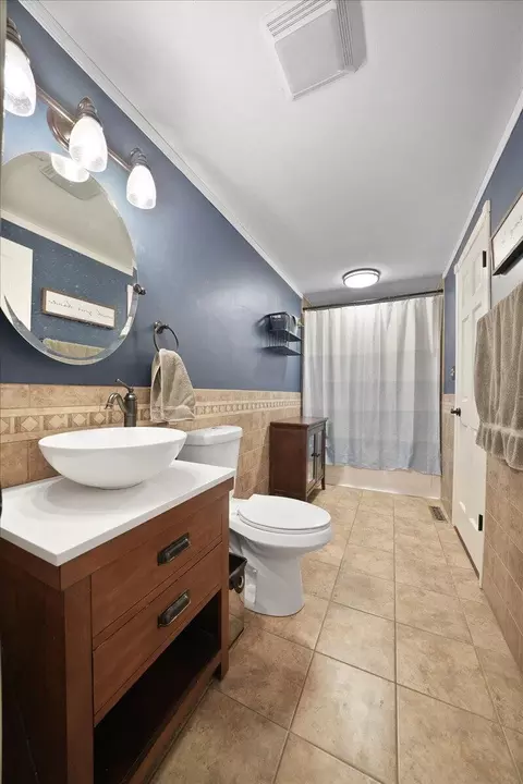 Bath - 2131 E 9th Pl, Hobart, IN 46342 photo 1 of 2