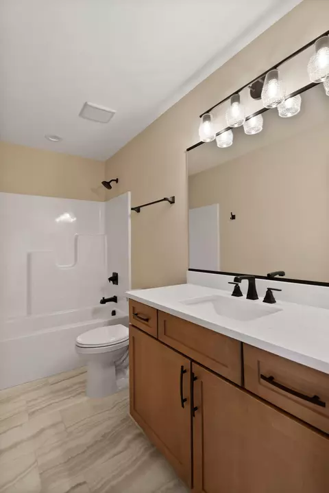 Bath - 515 Meadow Brooke Ln, Dyer, IN 46311 photo 7 of 11